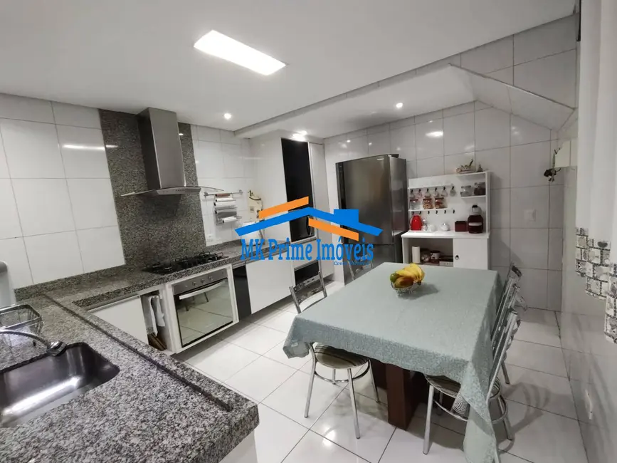 Foto 2 de Sobrado com 3 quartos à venda, 204m2 em Jardim Elvira, Osasco - SP