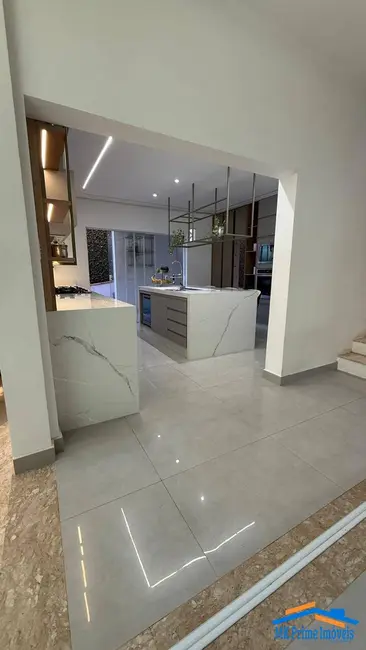 Foto 2 de Casa de Condomínio com 3 quartos à venda e para alugar, 375m2 em Serra dos Lagos (Jordanésia), Cajamar - SP