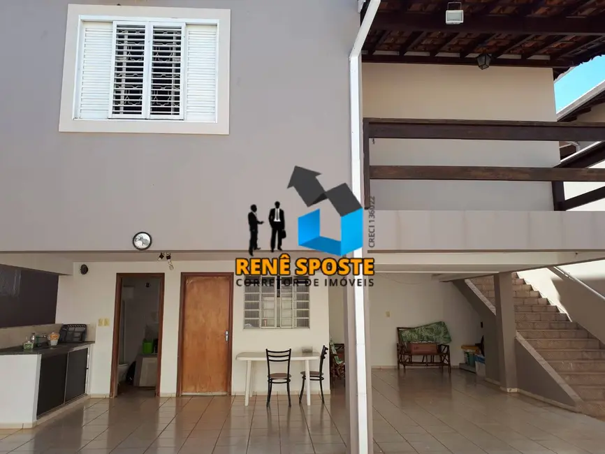 Foto 1 de Casa com 3 quartos à venda, 303m2 em Sao Pedro - SP