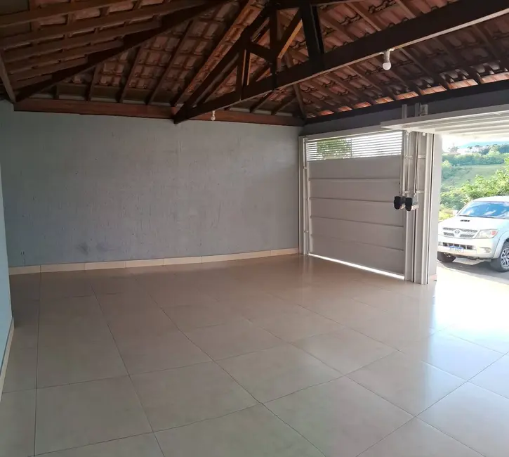 Foto 2 de Casa com 2 quartos à venda, 275m2 em Sao Pedro - SP