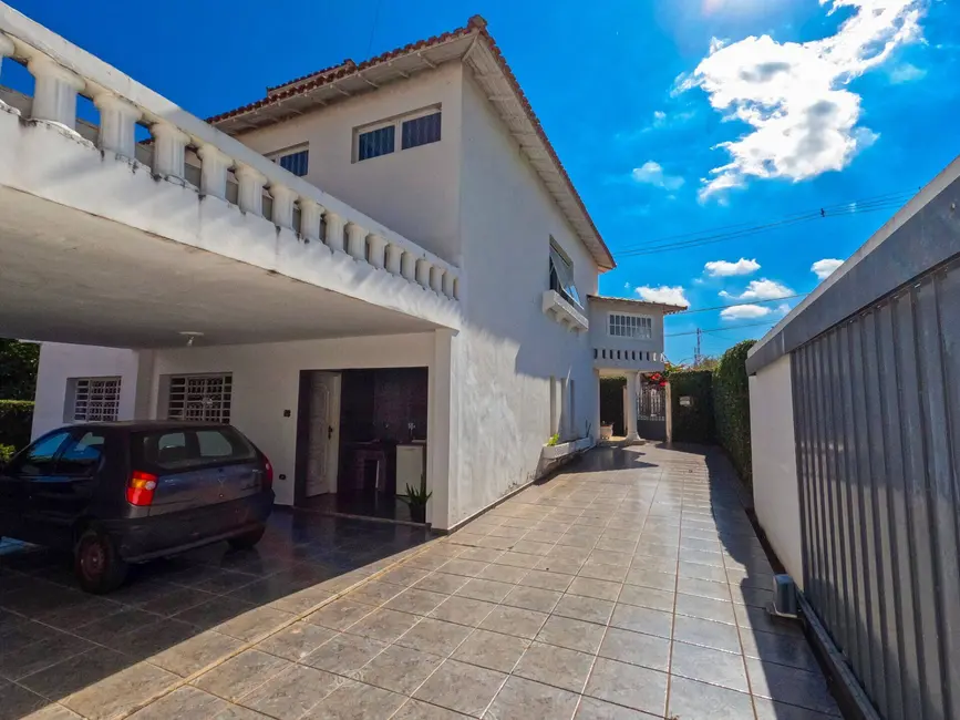 Foto 4 de Casa com 3 quartos à venda, 600m2 em Sao Pedro - SP