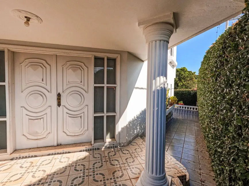 Foto 2 de Casa com 3 quartos à venda, 600m2 em Sao Pedro - SP