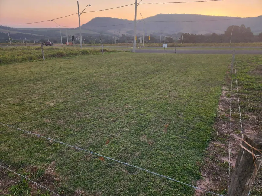 Foto 2 de Terreno / Lote à venda, 308m2 em Sao Pedro - SP