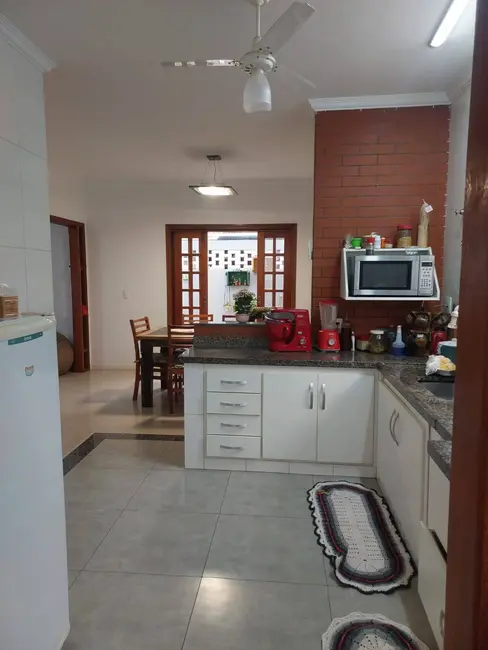 Foto 2 de Casa com 2 quartos à venda, 275m2 em Sao Pedro - SP