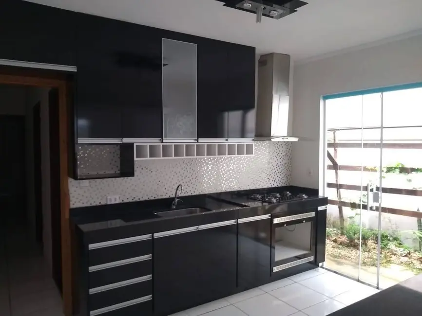 Foto 1 de Casa com 2 quartos à venda, 150m2 em Sao Pedro - SP