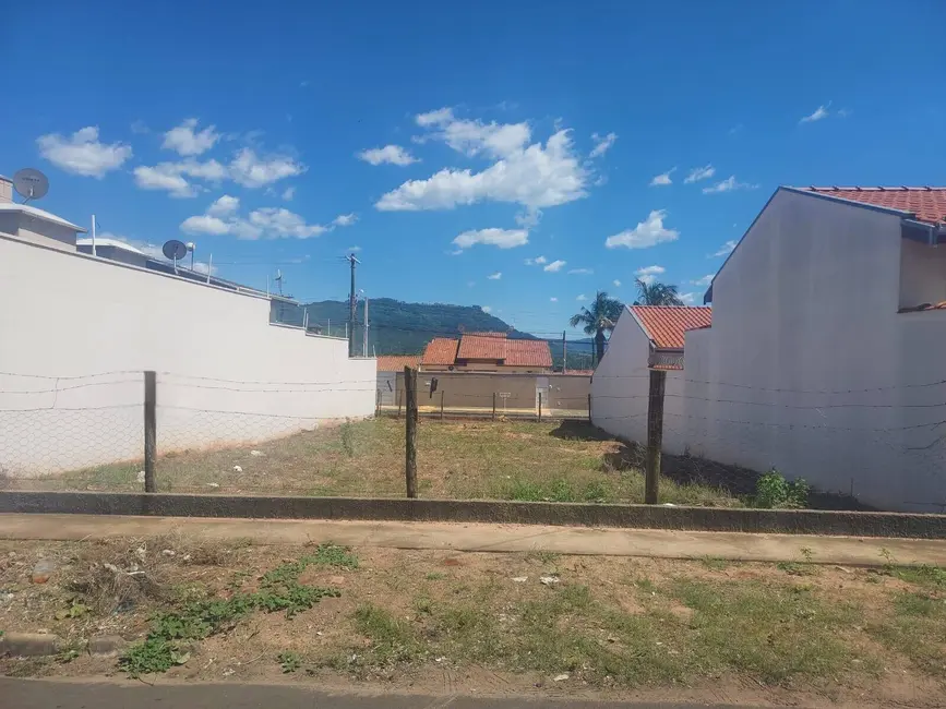 Foto 1 de Terreno / Lote à venda, 303m2 em Sao Pedro - SP
