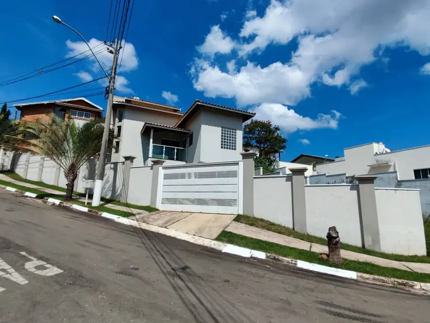 Foto 1 de Casa com 3 quartos à venda, 300m2 em Sao Pedro - SP