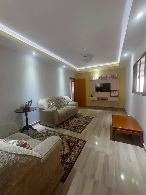 Foto 2 de Casa com 3 quartos à venda, 600m2 em Sao Pedro - SP