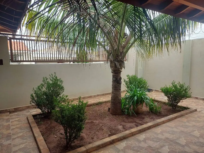 Foto 3 de Casa com 3 quartos à venda, 600m2 em Sao Pedro - SP