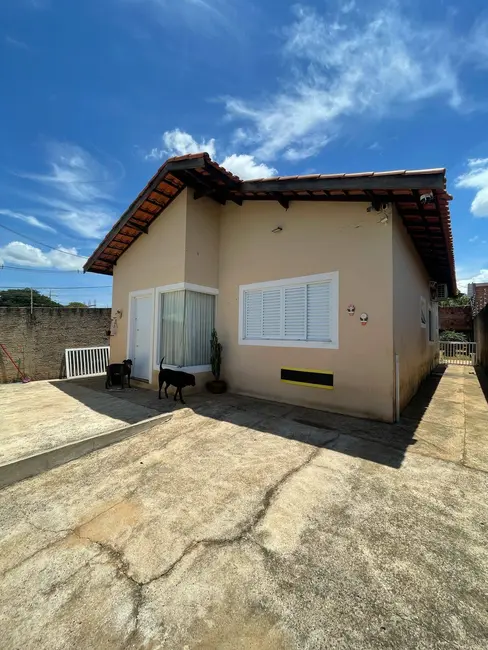 Foto 1 de Casa com 2 quartos à venda, 265m2 em Sao Pedro - SP