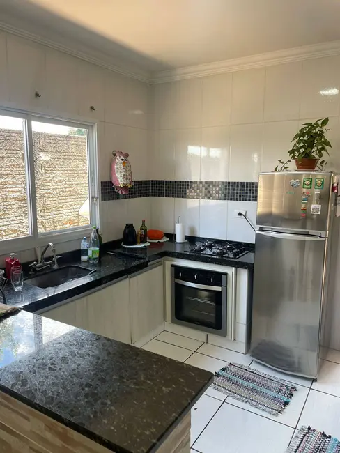 Foto 2 de Casa com 2 quartos à venda, 265m2 em Sao Pedro - SP