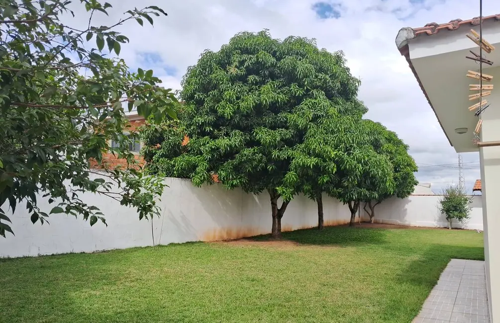 Foto 2 de Casa com 2 quartos à venda, 1000m2 em Sao Pedro - SP