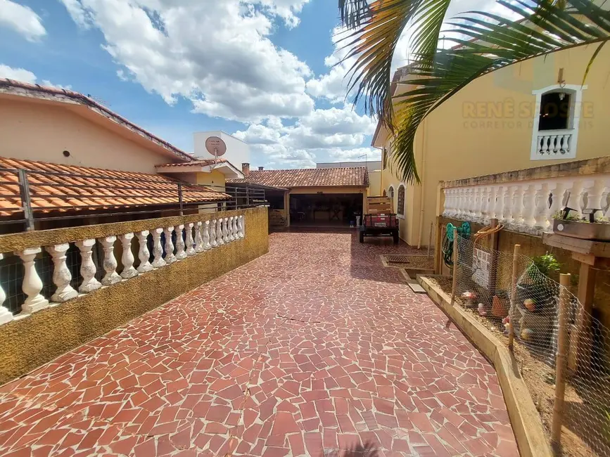 Foto 2 de Casa com 3 quartos à venda e para alugar, 643m2 em Sao Pedro - SP