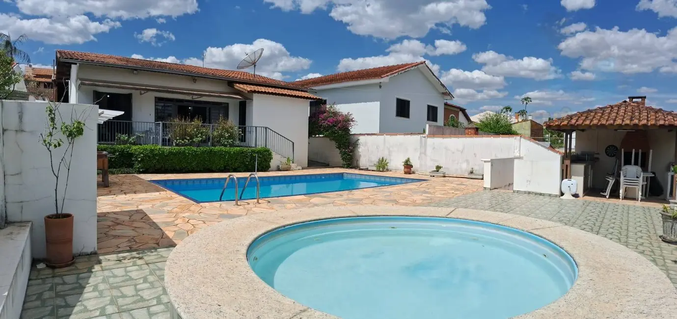 Casa com 4 quartos à venda, 708m2 em Aguas De Sao Pedro - SP - imagem 1 Foto 1 de Casa com 4 quartos à venda, 708m2 em Aguas De Sao Pedro - SP