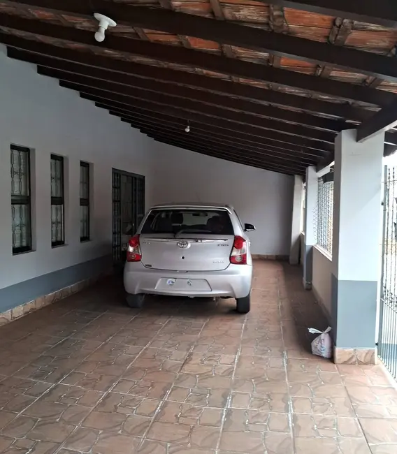 Foto 2 de Casa com 2 quartos à venda, 200m2 em Sao Pedro - SP