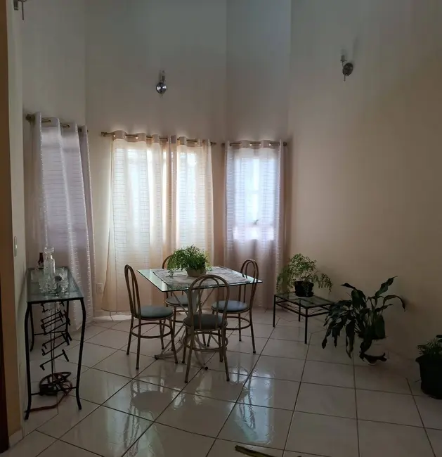 Foto 3 de Casa com 2 quartos à venda, 260m2 em Sao Pedro - SP