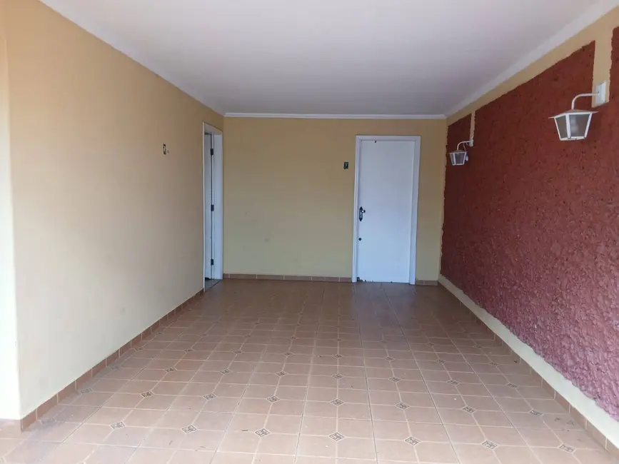 Foto 2 de Casa com 2 quartos à venda, 300m2 em Sao Pedro - SP
