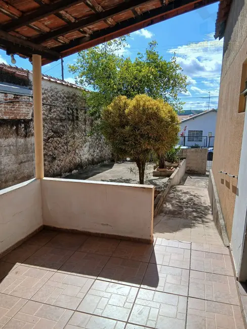 Foto 2 de Casa com 3 quartos à venda, 250m2 em Sao Pedro - SP