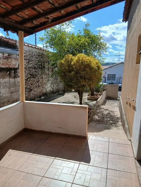 Foto 2 de Casa com 3 quartos à venda, 250m2 em Sao Pedro - SP