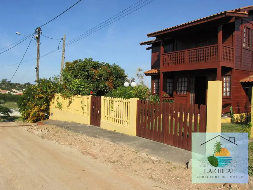 Foto 3 de Casa de Condomínio com 4 quartos à venda em Araruama - RJ