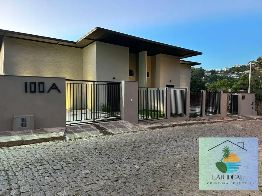 Foto 1 de Casa com 3 quartos à venda, 1000m2 em Petropolis - RJ