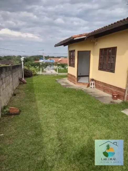 Foto 2 de Casa com 2 quartos à venda em Araruama - RJ