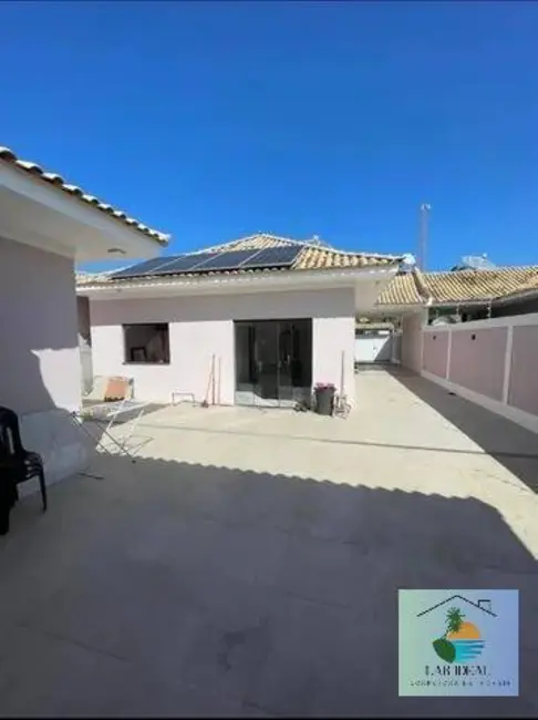 Foto 2 de Casa com 3 quartos à venda em Araruama - RJ