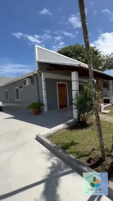 Foto 3 de Casa com 5 quartos à venda, 1200m2 em Araruama - RJ