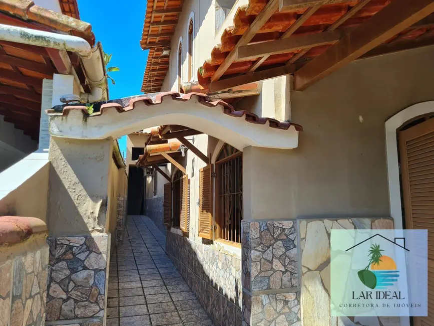 Foto 9 de Casa com 7 quartos à venda em Araruama - RJ