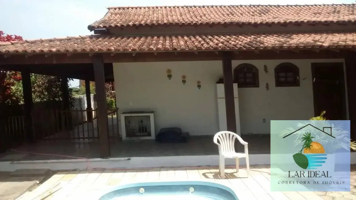 Foto 3 de Casa com 3 quartos à venda em Araruama - RJ