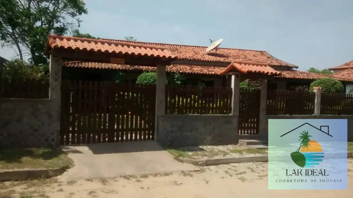 Foto 2 de Casa com 3 quartos à venda em Araruama - RJ