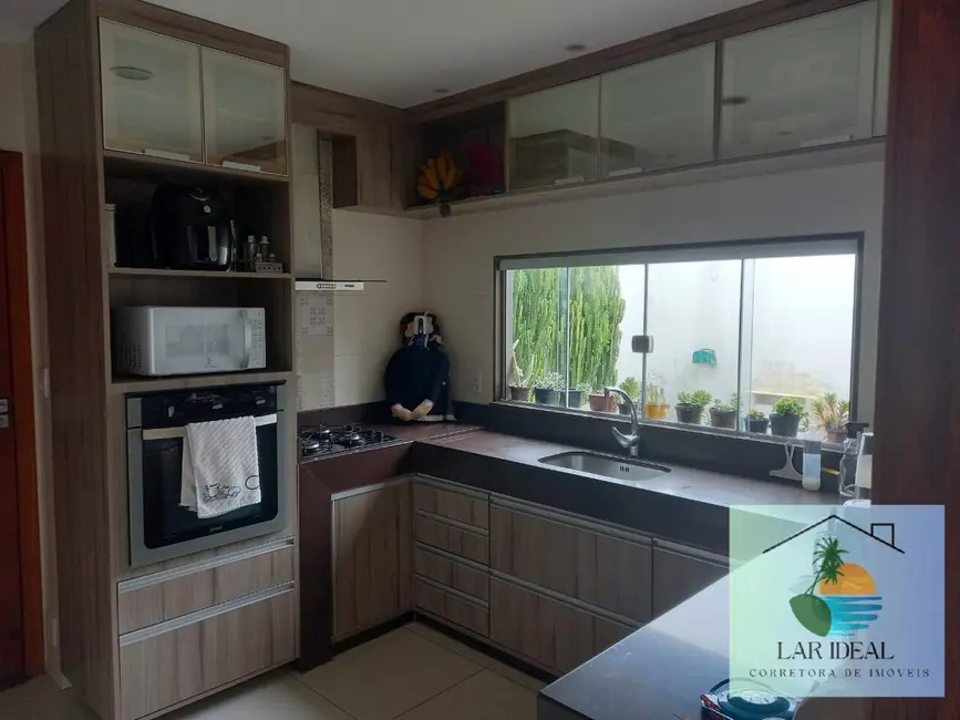 Foto 8 de Casa com 3 quartos à venda em Verdes Mares, Rio Das Ostras - RJ