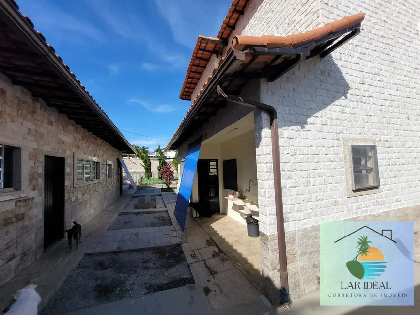 Foto 3 de Casa com 5 quartos à venda, 900m2 em Araruama - RJ