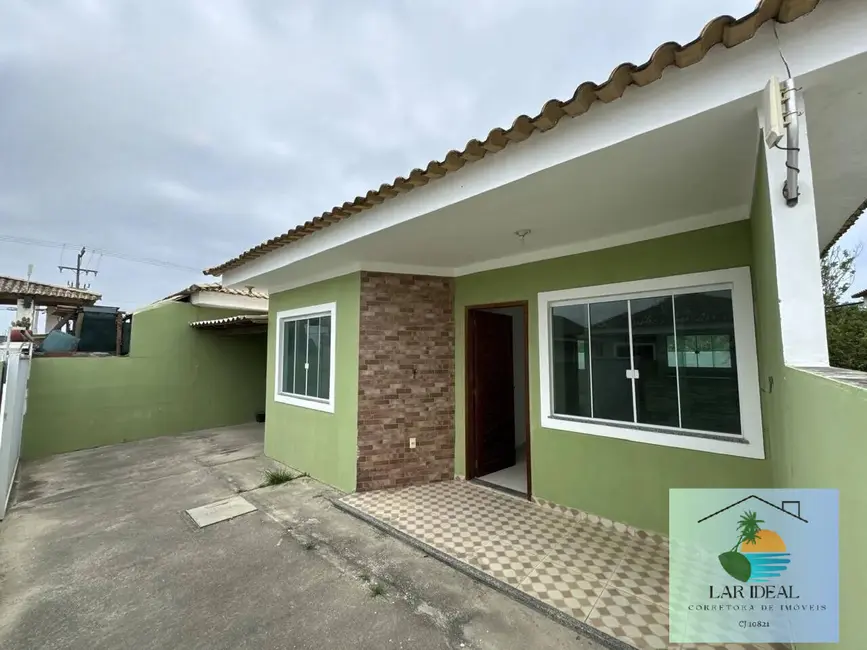 Foto 3 de Casa com 4 quartos à venda em Araruama - RJ