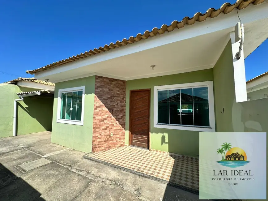 Foto 2 de Casa com 4 quartos à venda em Araruama - RJ