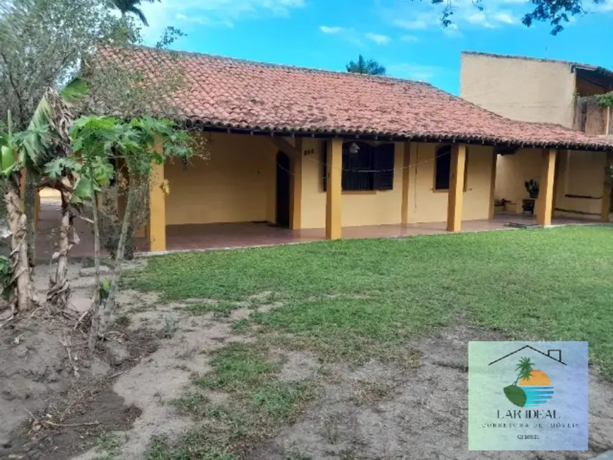 Foto 3 de Casa com 4 quartos à venda em Araruama - RJ