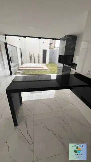 Casa de Condomínio com 3 quartos à venda, 252m2 em Nova São Pedro, Sao Pedro Da Aldeia - RJ - imagem 8 Foto 8 de Casa de Condomínio com 3 quartos à venda, 252m2 em Nova São Pedro, Sao Pedro Da Aldeia - RJ