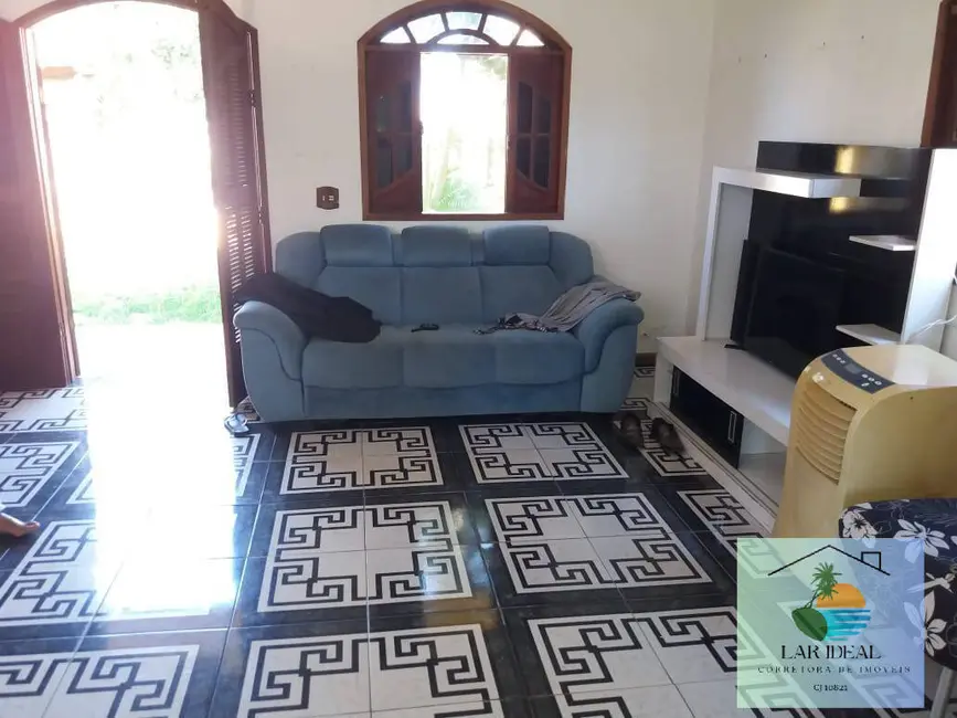 Casa de Condomínio com 3 quartos à venda, 360m2 em Araruama - RJ - imagem 3 Foto 3 de Casa de Condomínio com 3 quartos à venda, 360m2 em Araruama - RJ