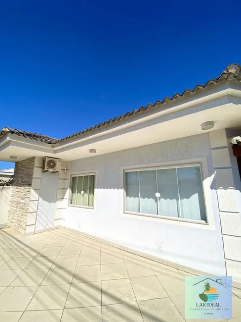 Foto 2 de Casa com 4 quartos à venda, 300m2 em Cabo Frio - RJ