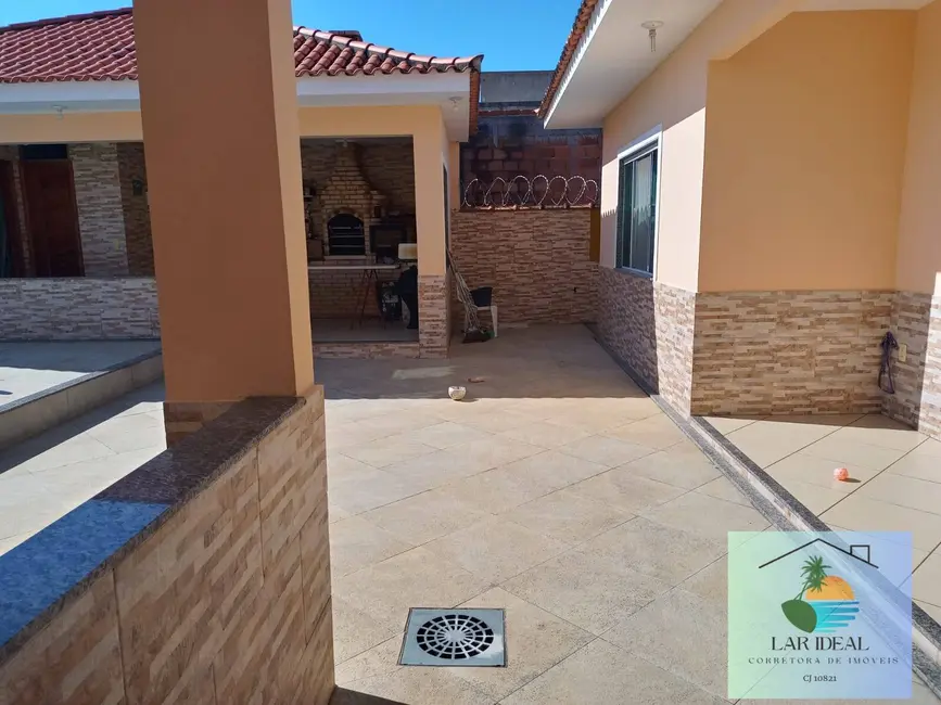 Foto 9 de Casa com 2 quartos à venda, 138m2 em Araruama - RJ