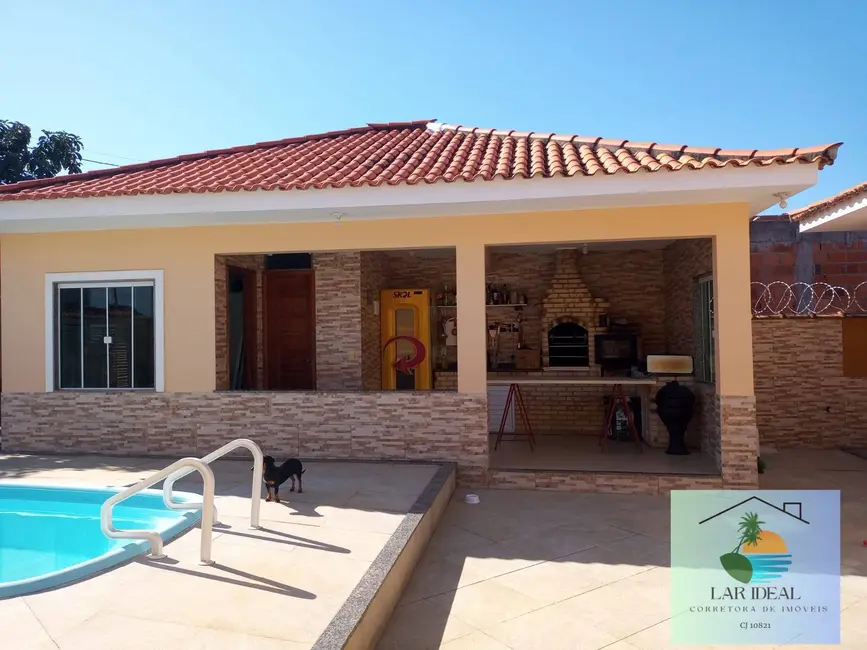 Foto 2 de Casa com 2 quartos à venda, 138m2 em Araruama - RJ