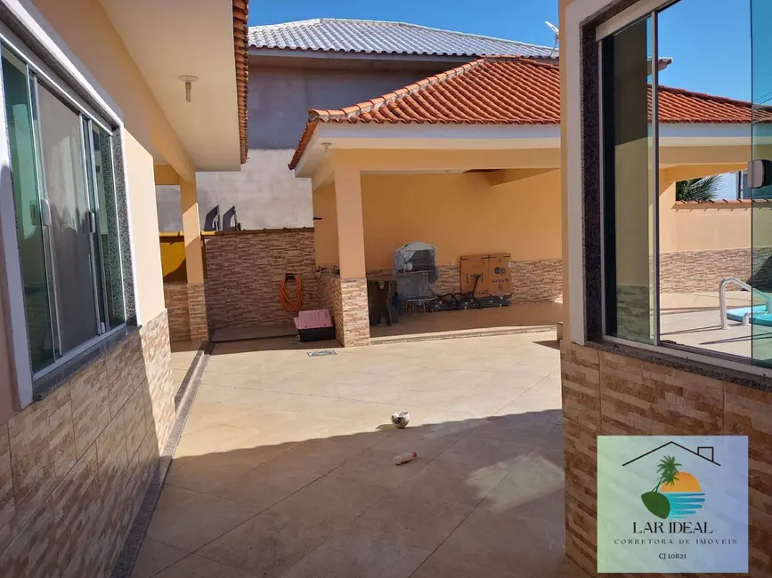 Foto 3 de Casa com 2 quartos à venda, 138m2 em Araruama - RJ