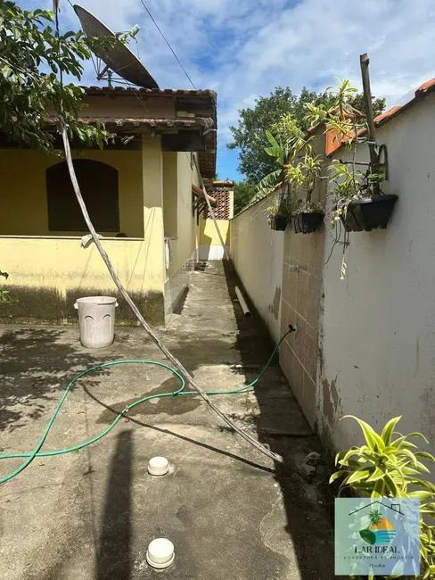 Foto 2 de Casa com 2 quartos à venda, 252m2 em Araruama - RJ