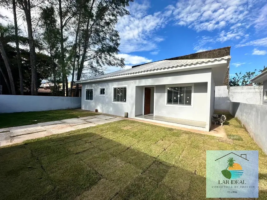 Foto 1 de Casa com 3 quartos à venda em Araruama - RJ