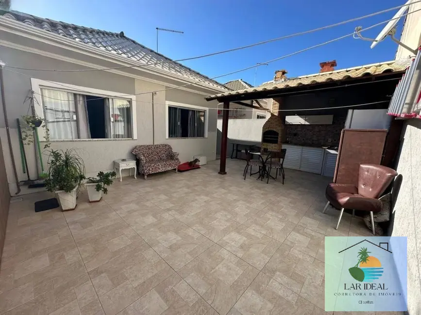 Foto 2 de Casa com 3 quartos à venda em Araruama - RJ