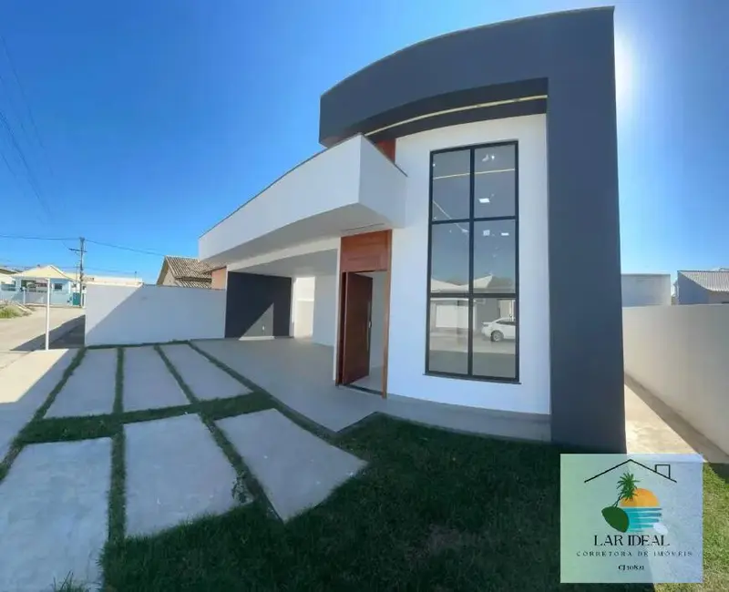 Foto 1 de Casa com 3 quartos à venda em Araruama - RJ