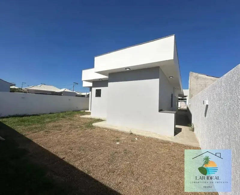 Foto 5 de Casa com 3 quartos à venda em Araruama - RJ