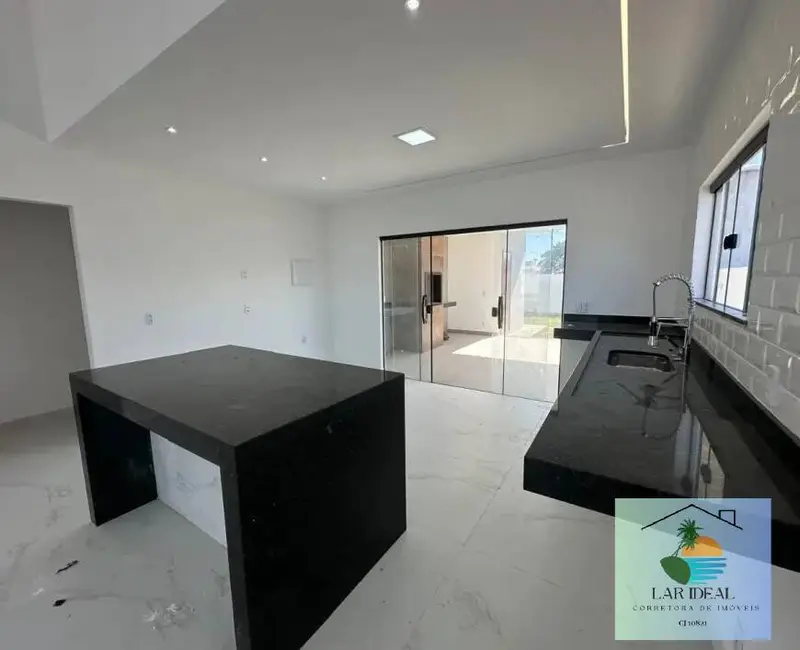 Foto 9 de Casa com 3 quartos à venda em Araruama - RJ