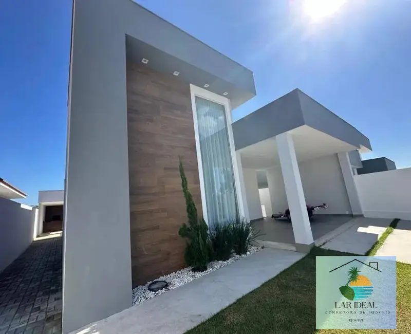 Foto 1 de Casa com 3 quartos à venda em Araruama - RJ