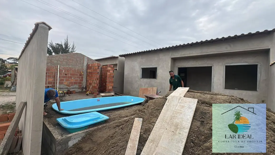 Foto 2 de Casa com 2 quartos à venda, 70m2 em Cabo Frio - RJ